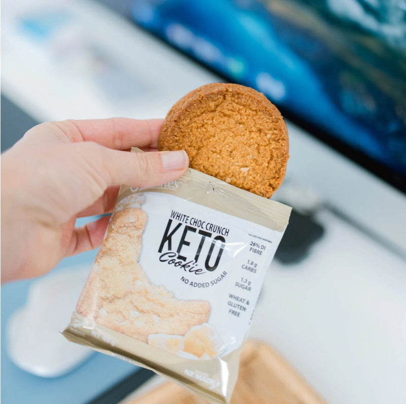 Load image into Gallery viewer, Justine&#39;s Keto Crunch Cookie White Choc Chip 40g
